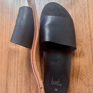 Beek Black Minimalist Slide Sandals
